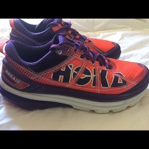 Hoka One.